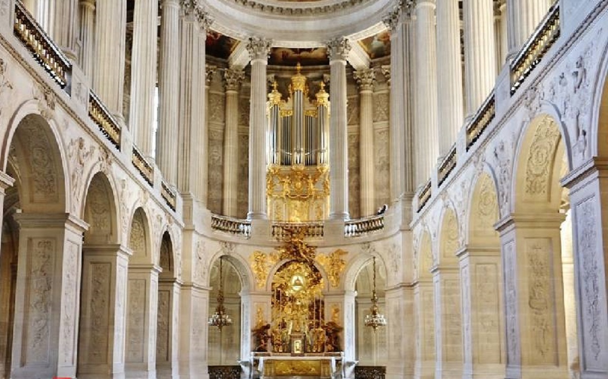 جاذبه های گردشگری کاخ ورسای فرانسه، بزرگترین کاخ سلطنتی جهان جاذبه های گردشگری کلیسا و نمازخانه سلطنتی کاخ ورسای