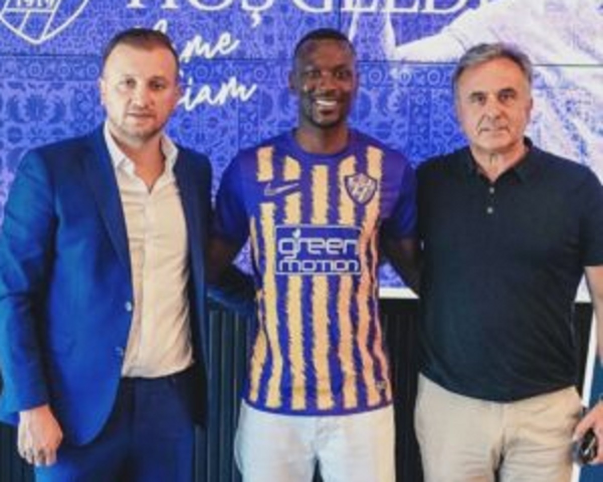 مامه تیام بازیکن باشگاه استقلال