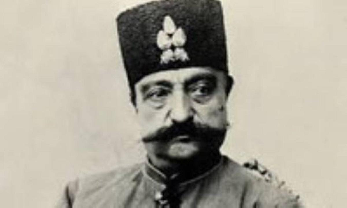 عکس تاریخی ناصرالدین شاه در کنار «زعفران باجی»