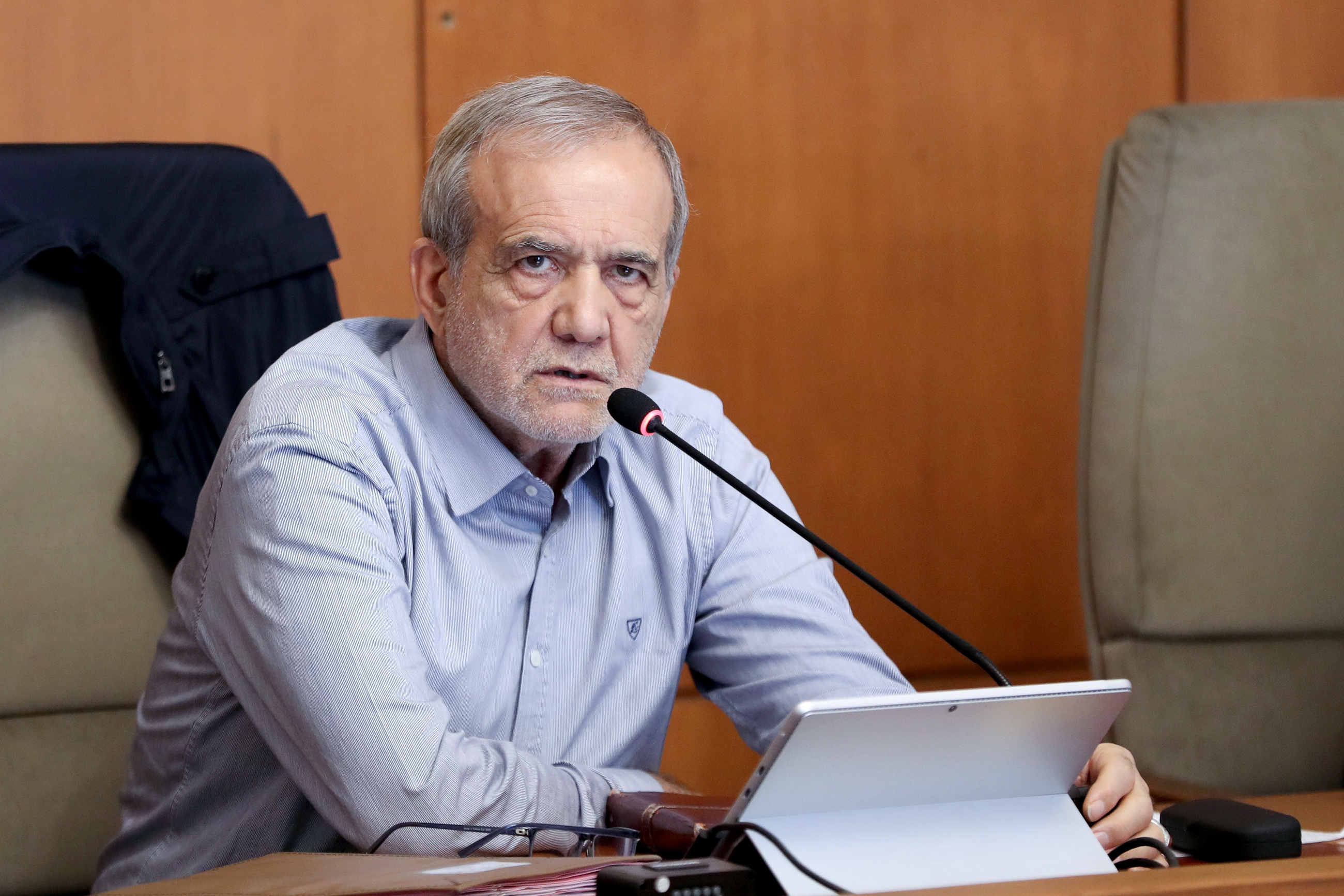 خط و نشان پزشکیان برای خودروسازان: موتور خودروها اصلاح نشود، هیچ ارزی دریافت نمی‌کند