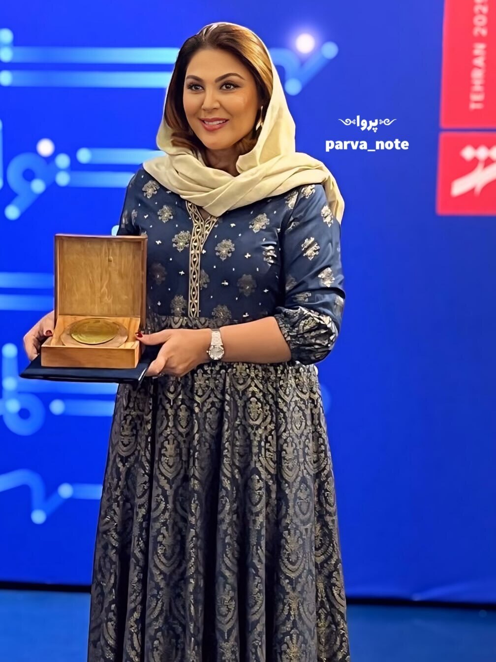 عکس| حضور «لاله اسکندری» با استایل سنتی در بزرگداشت خود