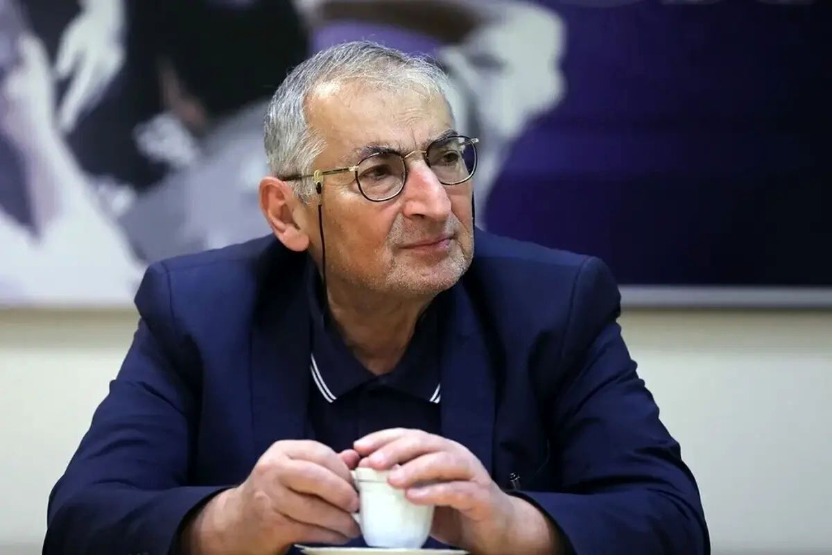 زیباکلام: پستهای اجرایی مثل گوشت قربانی بین تندروها تقسیم میشود زیباکلام: پستهای اجرایی مثل گوشت قربانی بین تندروها تقسیم میشود