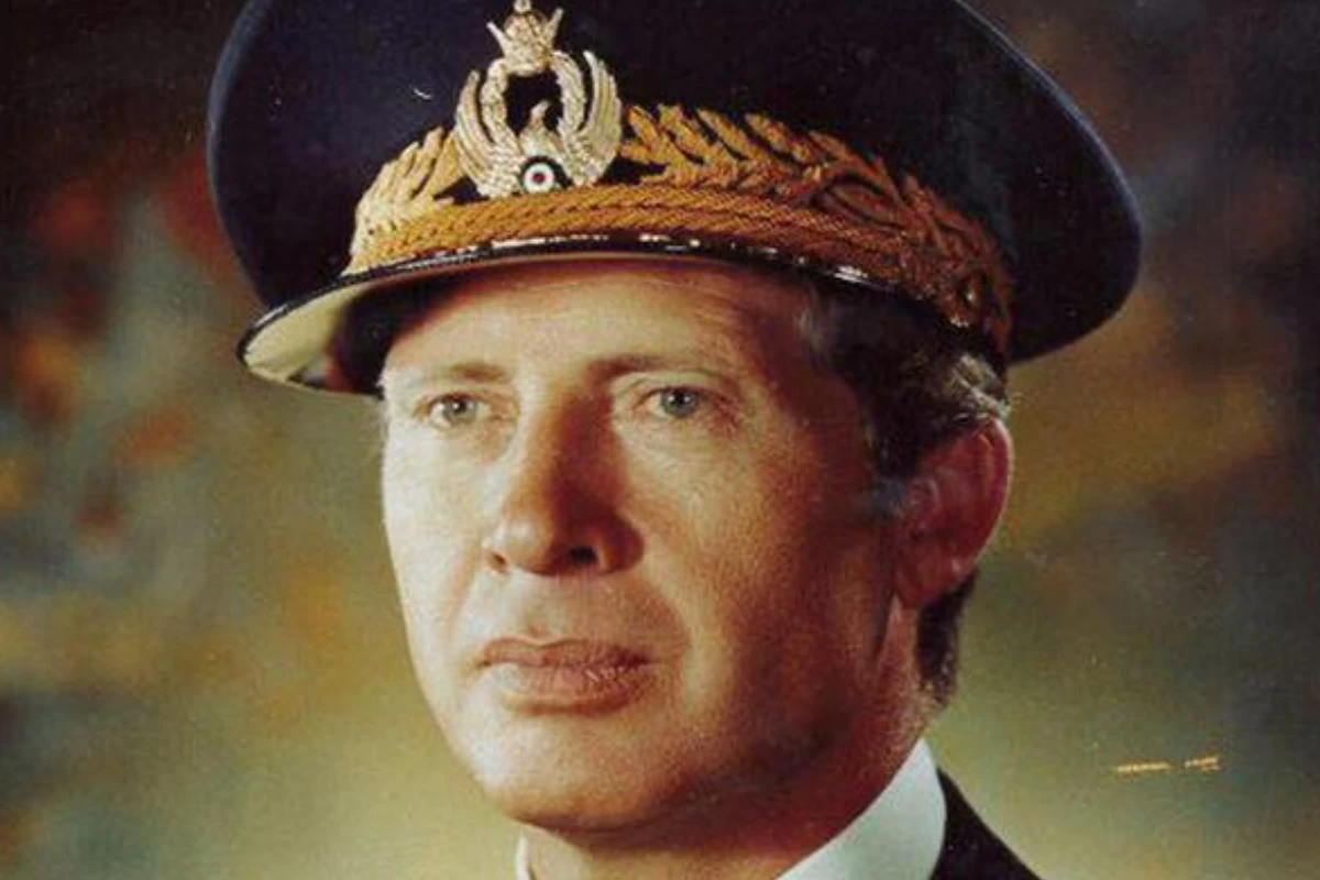 تصویر تاریخی نادر جهانبانی در کنار خلبانان اسکای بلازرس آمریکا