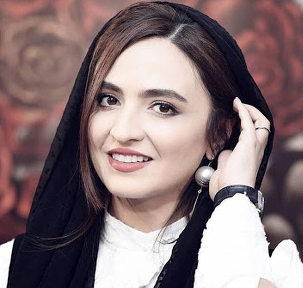 تصویری از گلاره عباسی و ترلان پروانه در پشت صحنه سریال بامداد خمار