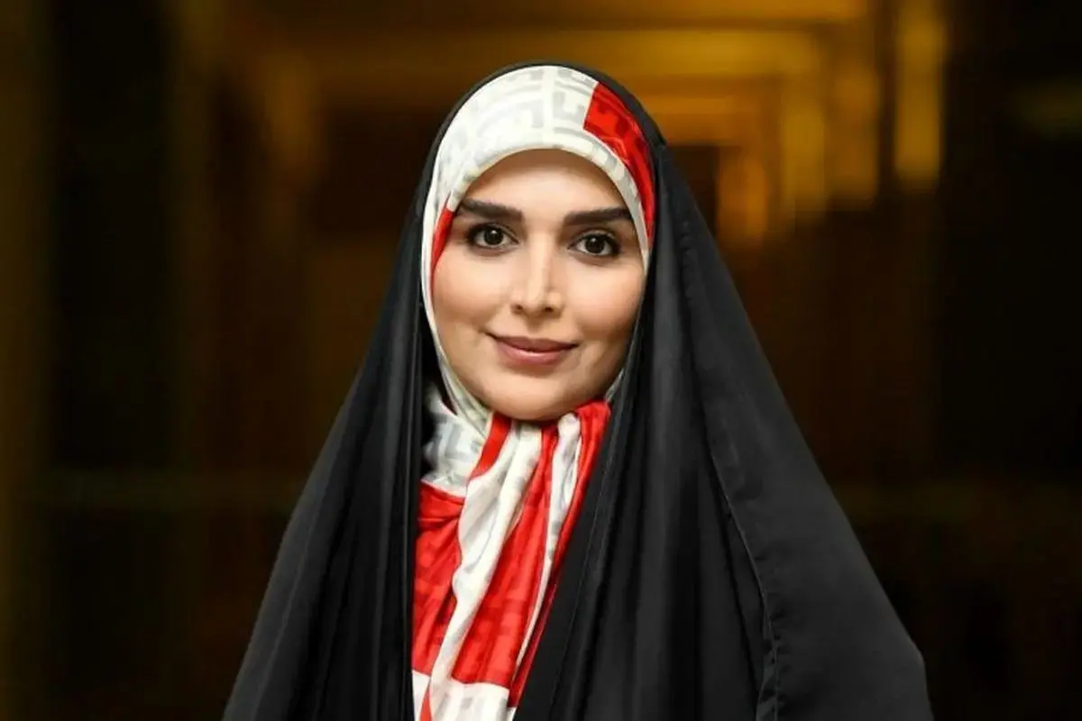 ببینید| تریبون مجری صداوسیما در میانه اجرا فرو ریخت!