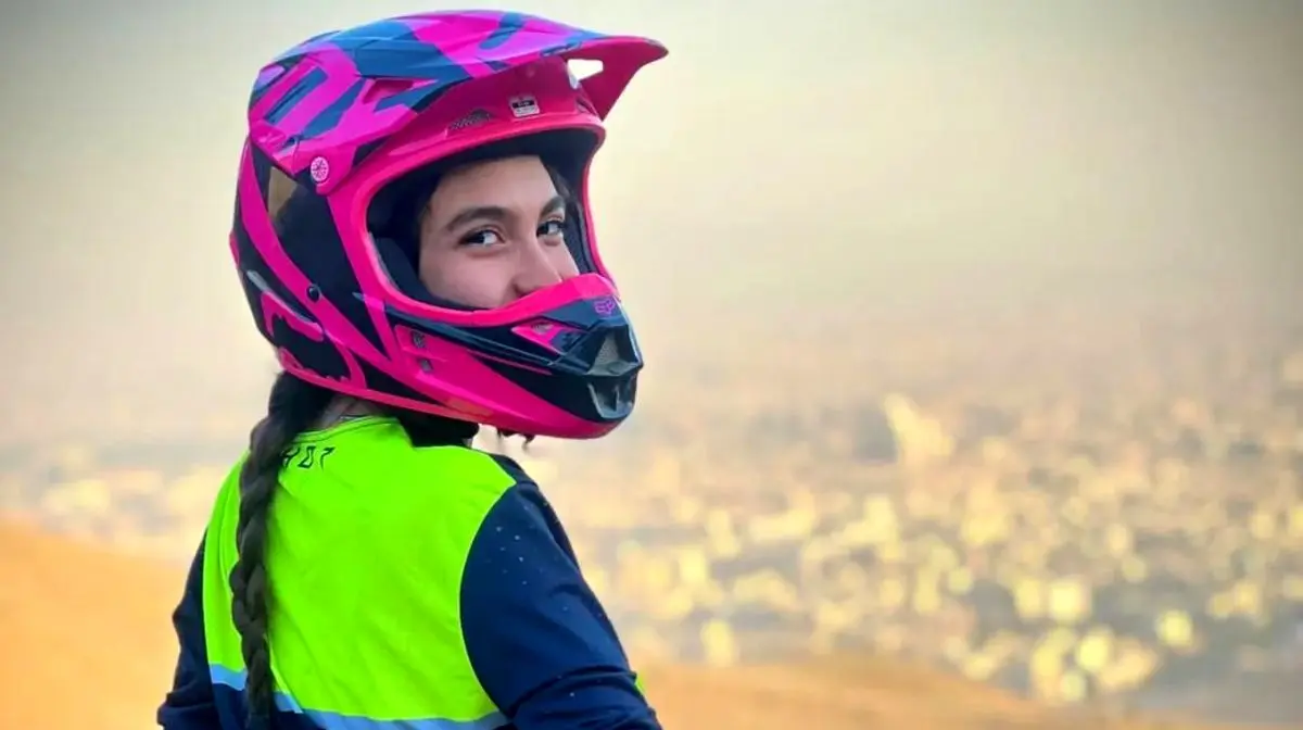 النا معدنی‌پور