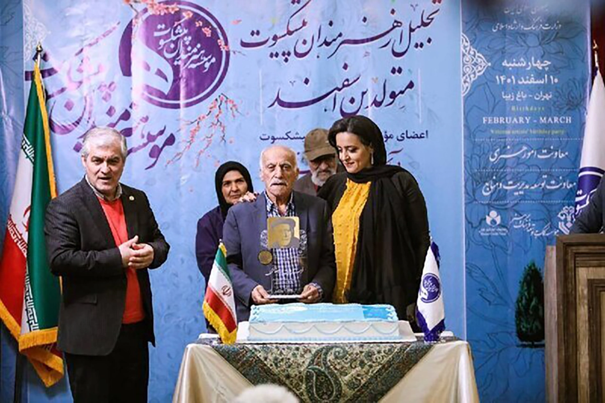 ببینید| اشک‌های عزت‌الله رمضانی‌فر بازیگر سینما و تلویزیون به یاد دختر مرحومش