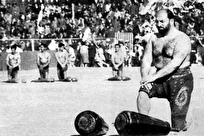 عکسی کمتر دیده شده از «محمدعلی کلی» در کنار «شعبان بی مخ» در تهران؛ سال ۵۵