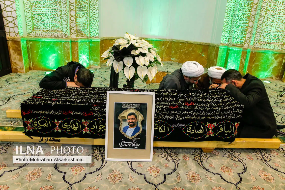 (عکس) نوشته روی عکس تابوت پسر کاظم صدیقی خبرساز شد