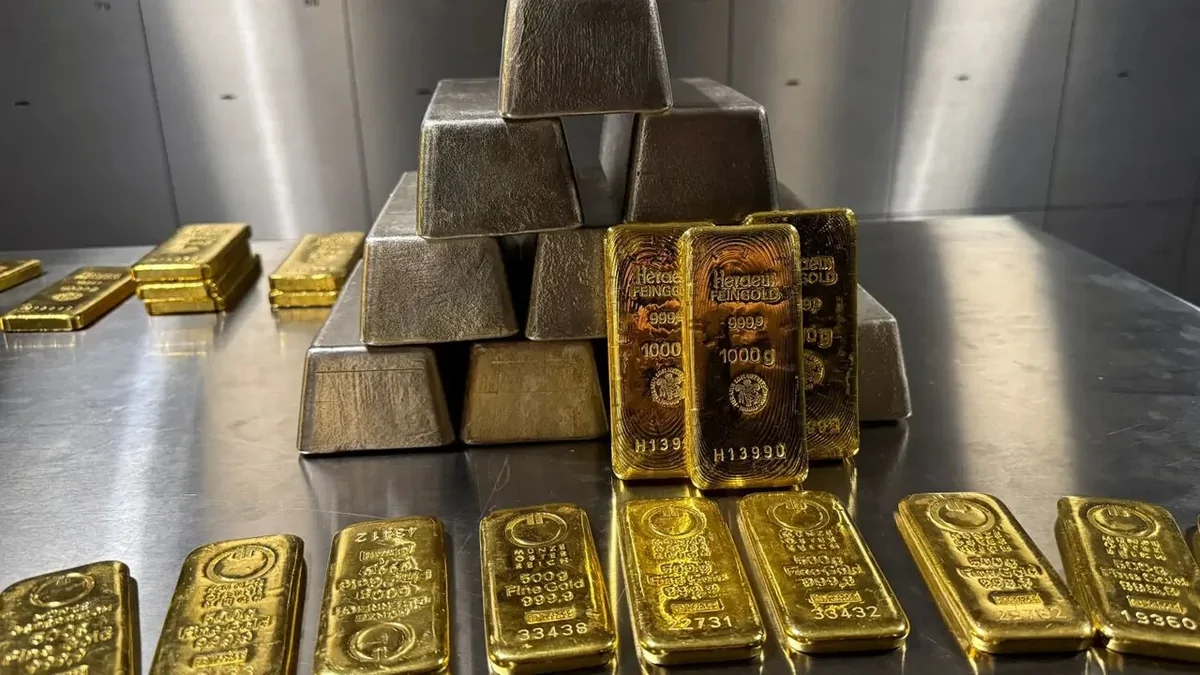 چین موتور محرک طلای ۲۰۲۵؛ ذخایر طلا جای دلار را میگیرد؟ چین موتور محرک طلای ۲۰۲۵؛ ذخایر طلا جای دلار را میگیرد؟