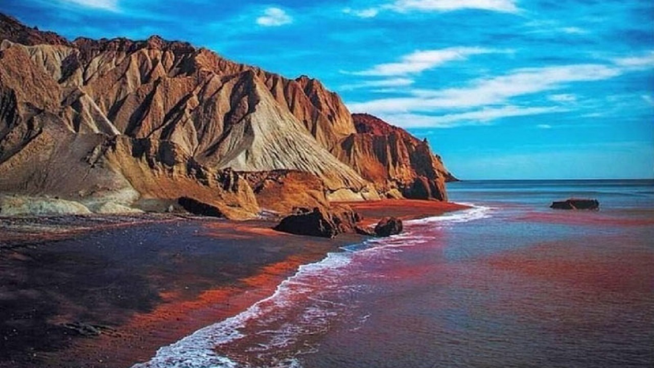 چرا تصاویر جزیره هرمز در شبکههای اجتماعی اندونزی وایرال شد؟ جزیره هرمز