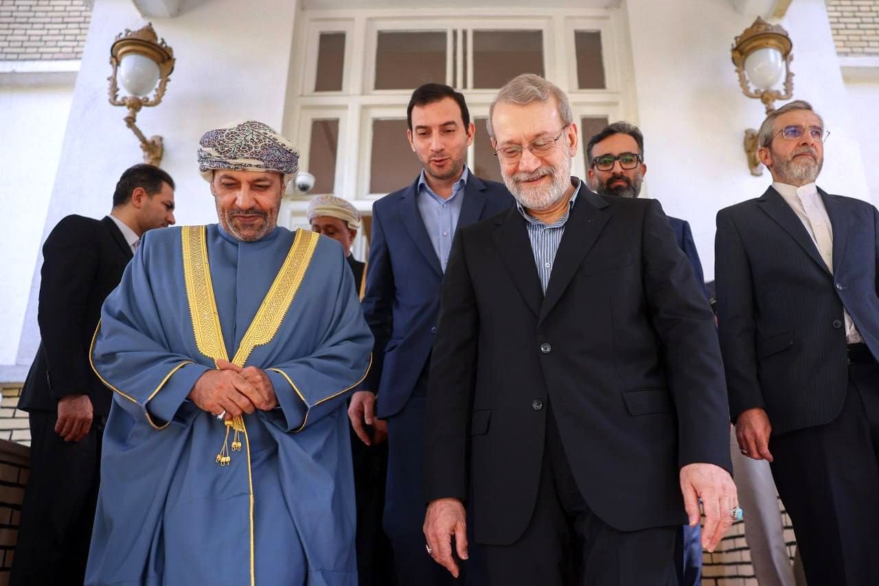 نشست لاریجانی و وزیر کشور عمان؛ تأکید بر روابط راهبردی دو کشور +عکس