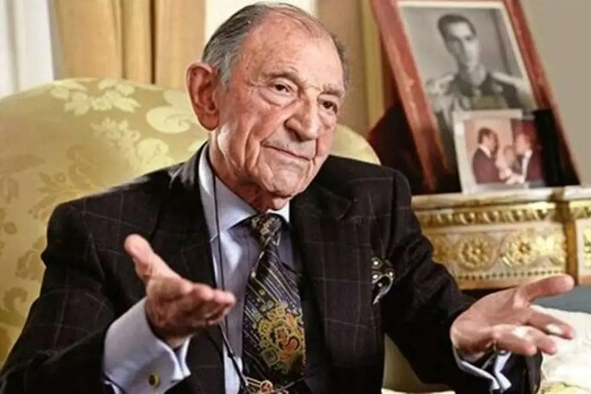 تصویر کمتر دیده‌شده اردشیر زاهدی در جشن بالماسکه دهه ۵۰