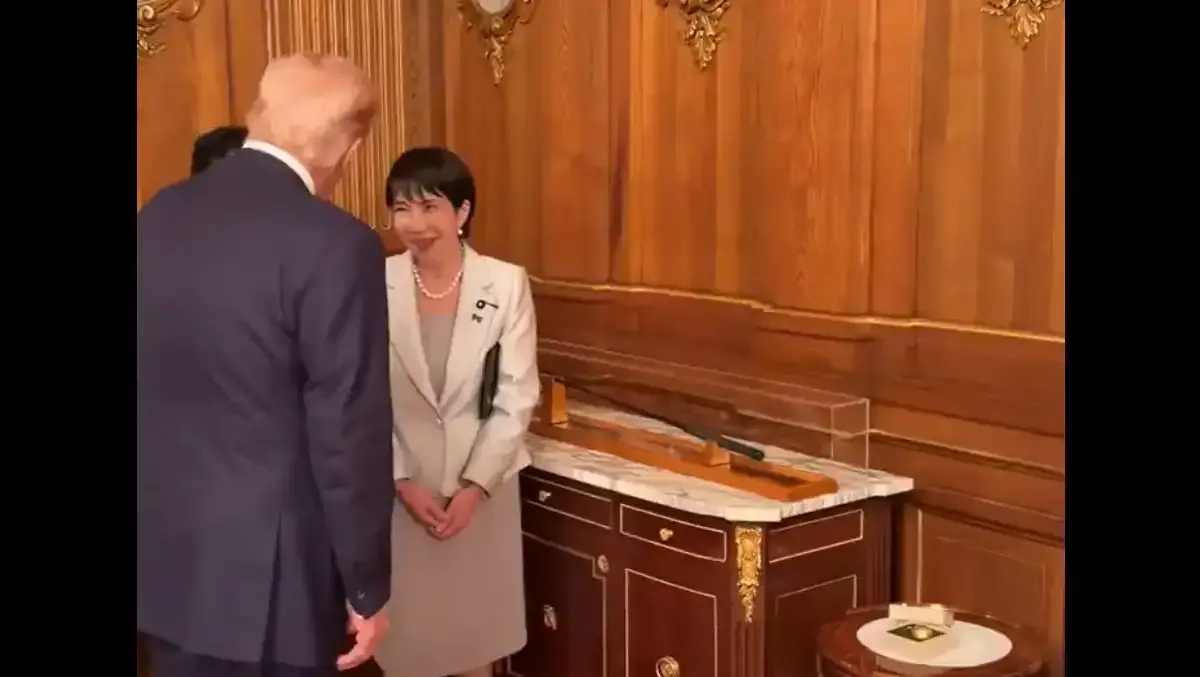 ببینید| هدیه ویژه نخست‌وزیر ژاپن به ترامپ