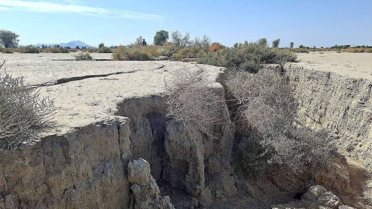 فرونشست ۴۰ درصد جمعیت ایران را تهدید میکند فرونشست ۴۰ درصد جمعیت ایران را تهدید میکند