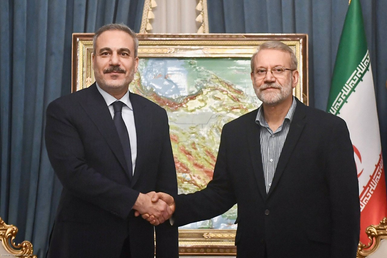 لاریجانی به وزیر خارجه ترکیه: ایران خانه شماست