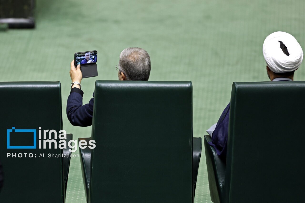 نشستن عجیب نمایندگان مجلس ایران سوژه رسانه خارجی + مرور ۱۰ عکس جنجالی از خانه ملت