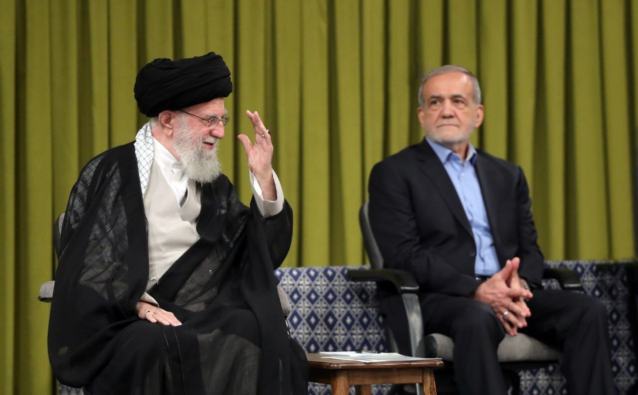 رهبری و پزشکیان رهبری و پزشکیاو