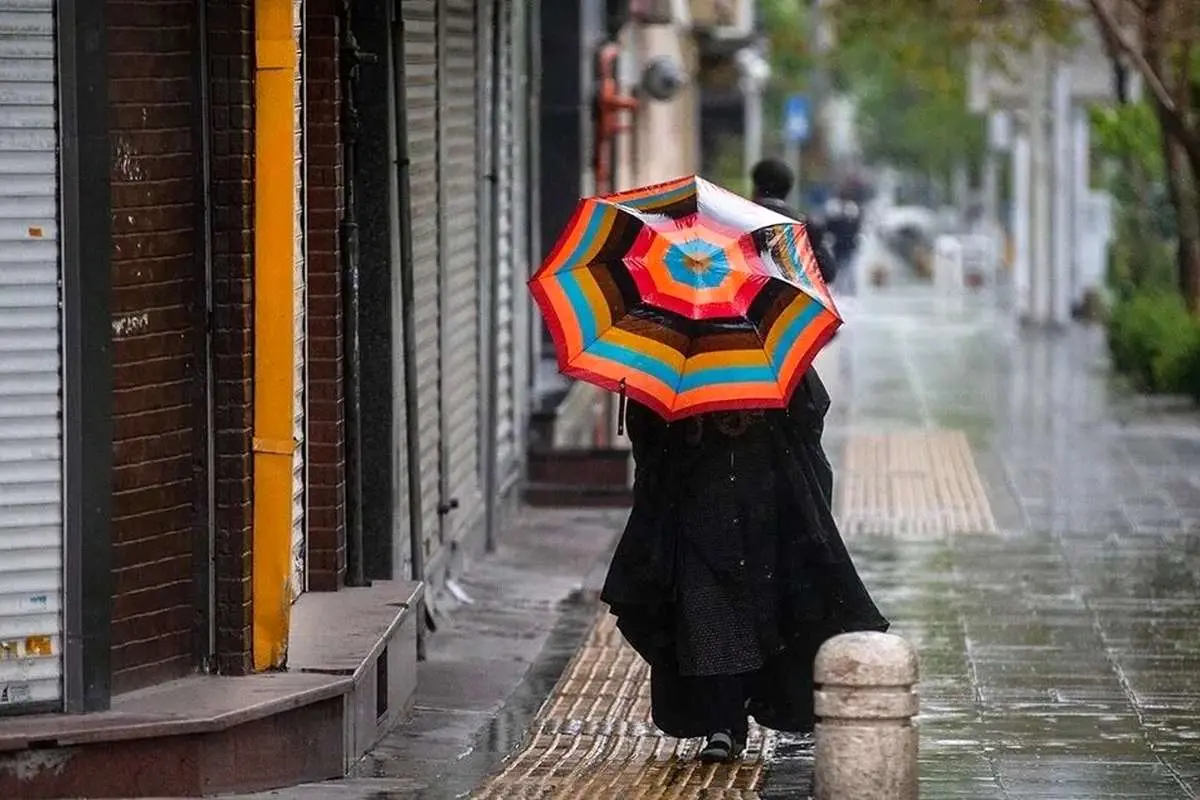 بارش باران و برف در ارتفاعات پایتخت | هوا سه درجه سرد می‌شود