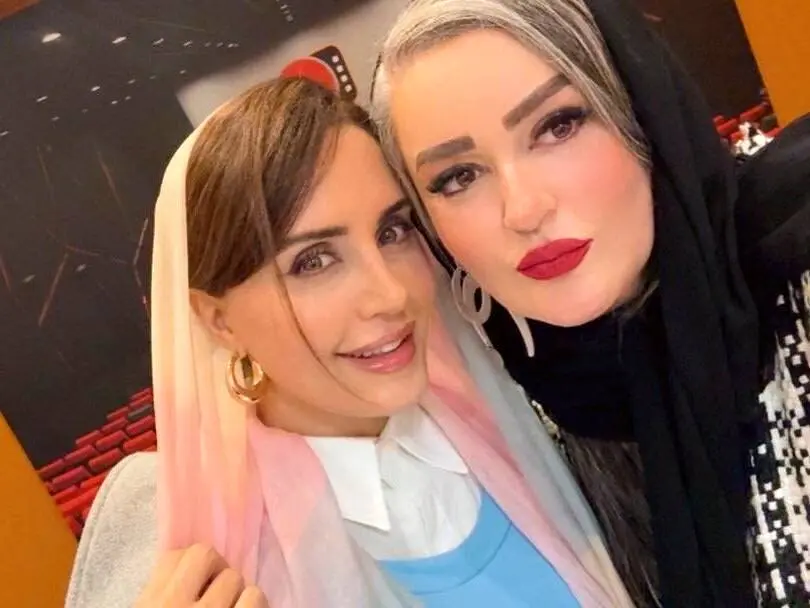 تصاویر| لحظات احساسی نعیمه نظام دوست با الناز شاکردوست در اکران مردمی «کج پیله» تصاویر| لحظات احساسی نعیمه نظام دوست با الناز شاکردوست در اکران مردمی «کج پیله»