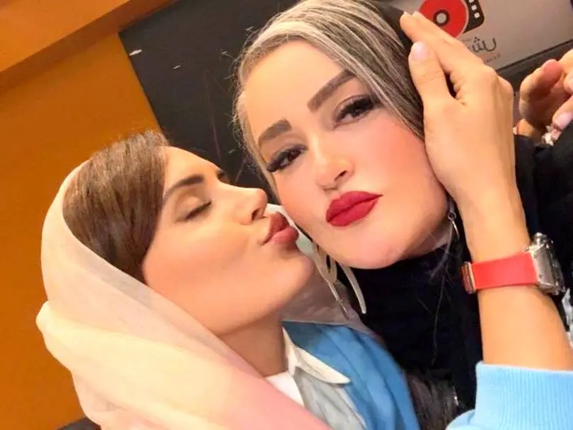 تصاویر| لحظات احساسی نعیمه نظام دوست با الناز شاکردوست در اکران مردمی «کج پیله» تصاویر| لحظات احساسی نعیمه نظام دوست با الناز شاکردوست در اکران مردمی «کج پیله»