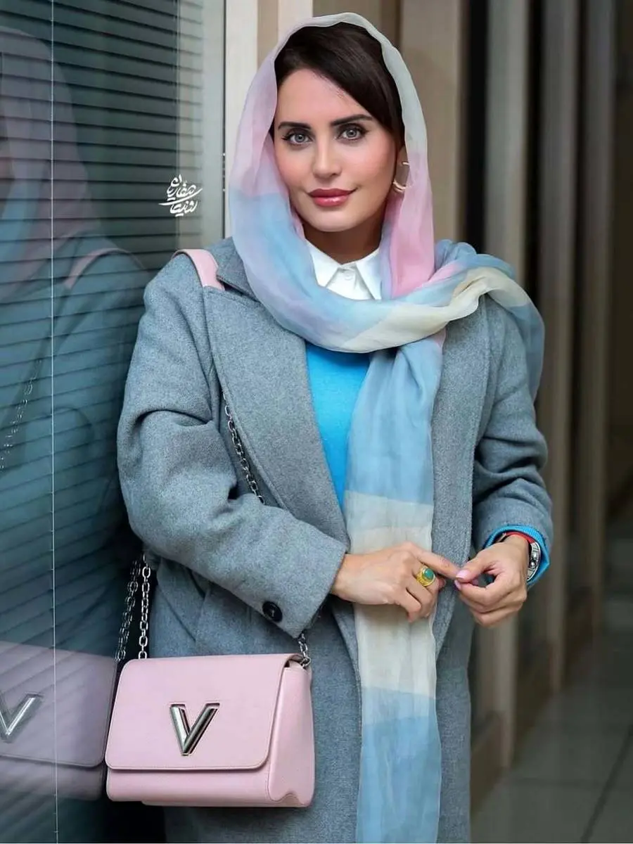 تصاویر| لحظات احساسی نعیمه نظام دوست با الناز شاکردوست در اکران مردمی «کج پیله» تصاویر| لحظات احساسی نعیمه نظام دوست با الناز شاکردوست در اکران مردمی «کج پیله»