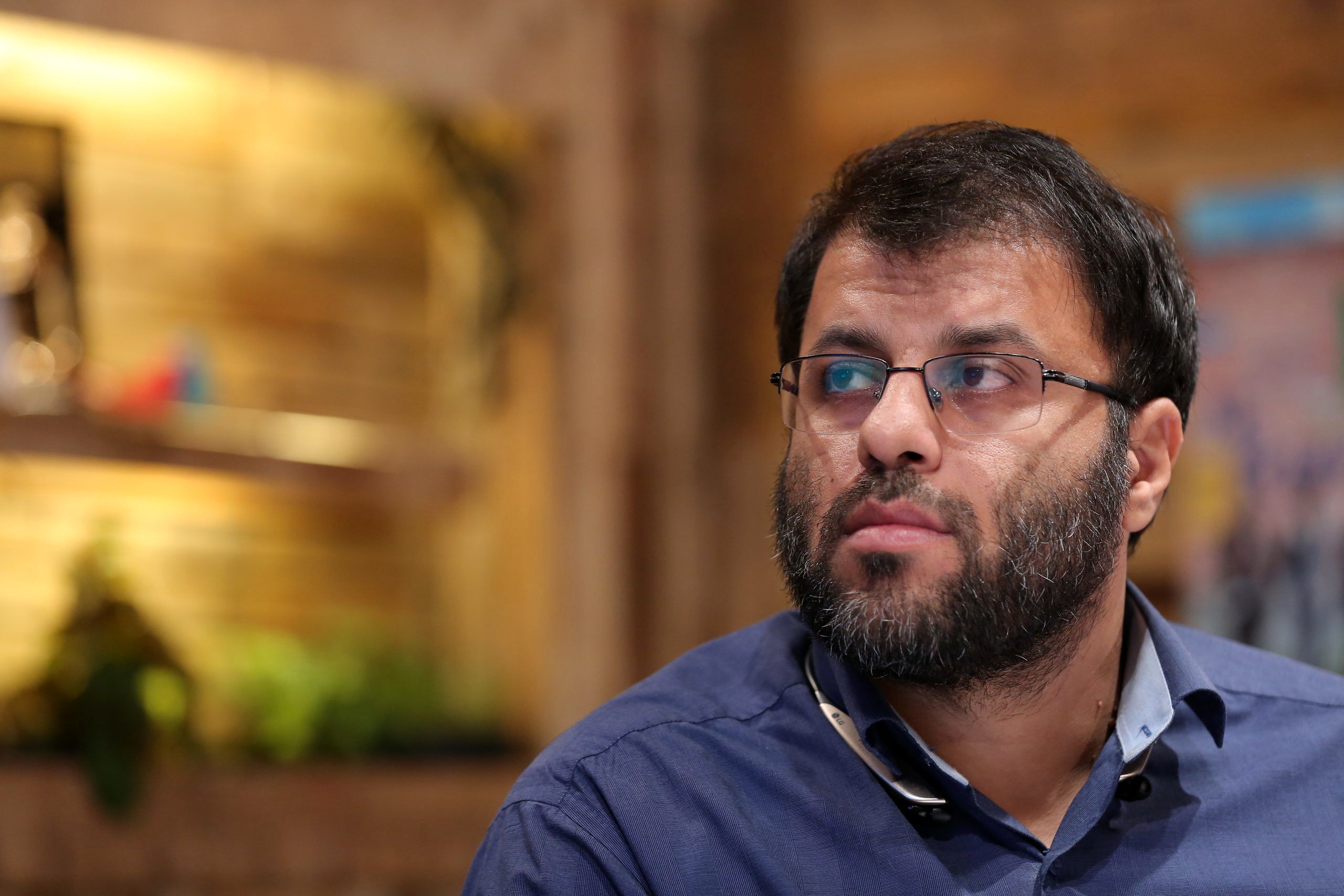 پاسخ وزیر راه به سؤال نماینده مشهد؛ بلیتهای داخلی فارسی میشود ظهوریان