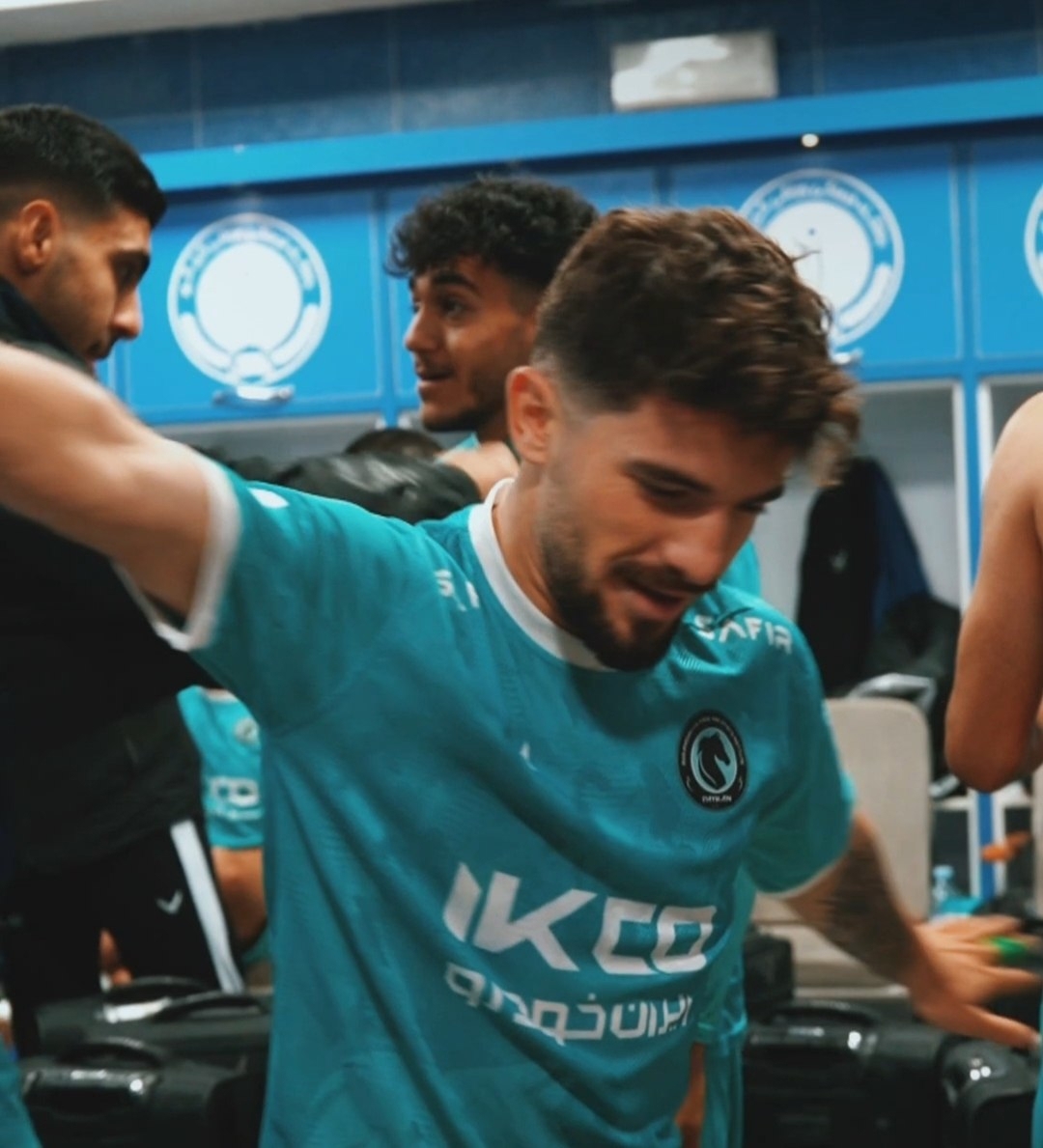 شادی متفاوت در رختکن پیکان؛ بازیکنان رقص محلی اجرا کردند +تصاویر باشگاه پیکان