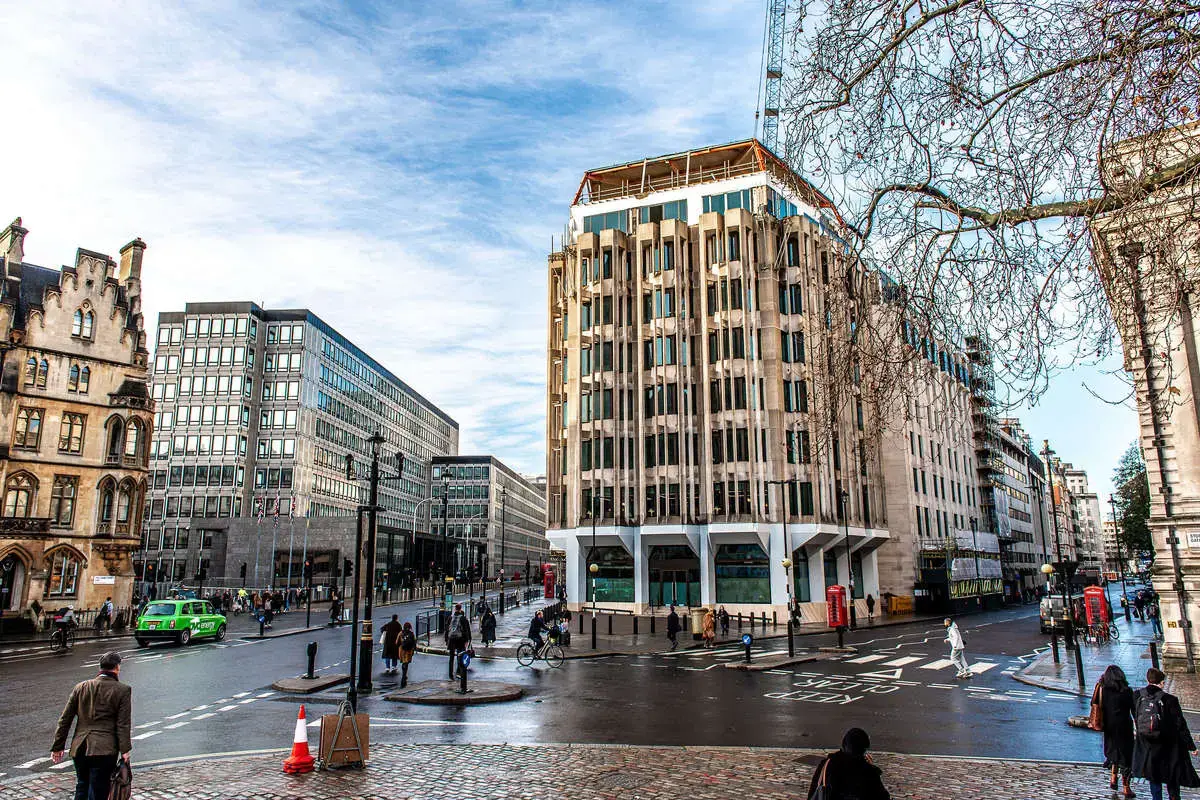 امید تازه برای ایران؛ رأی مصادره «خانه نفت» در دیوان عالی بازبینی میشود کرسنت