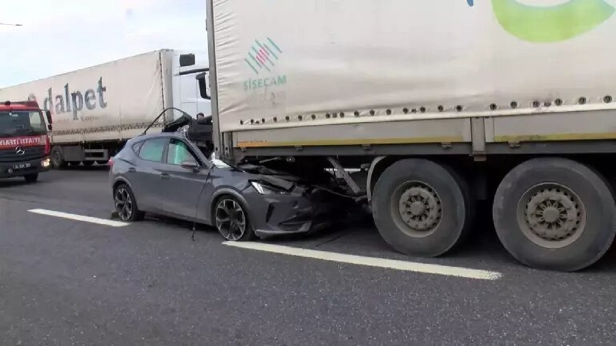 ببینید| راننده از دل این تصادف وحشتناک، سالم بیرون آمد!