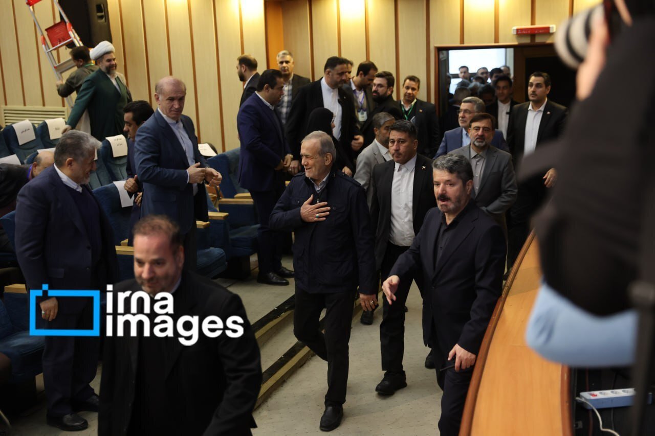 تصاویری از حضور پزشکیان در مراسم روز دانشجو دانشگاه شهید بهشتی پزشکیان