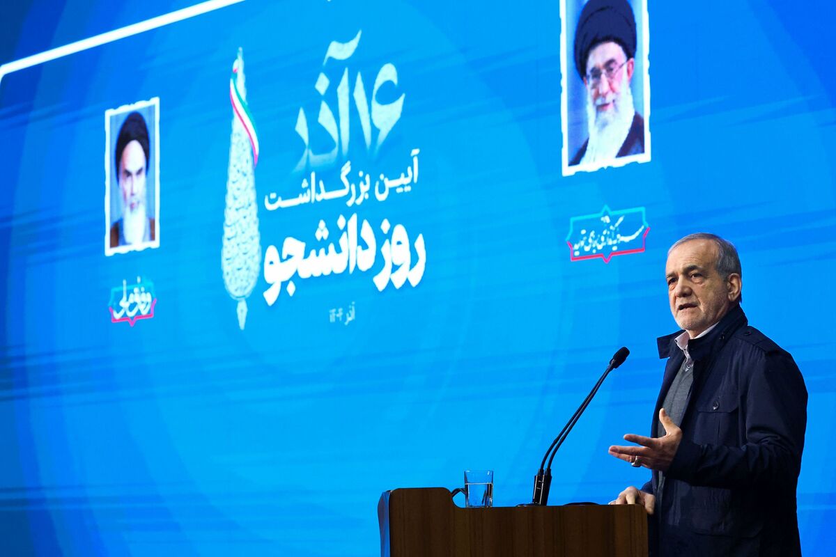 پزشکیان: حجاب با دعوا و دستور حل نمی‌شود؛ باید مردم را قانع کرد | بحران‌ها نتیجه ۲۰ سال بی‌توجهی است