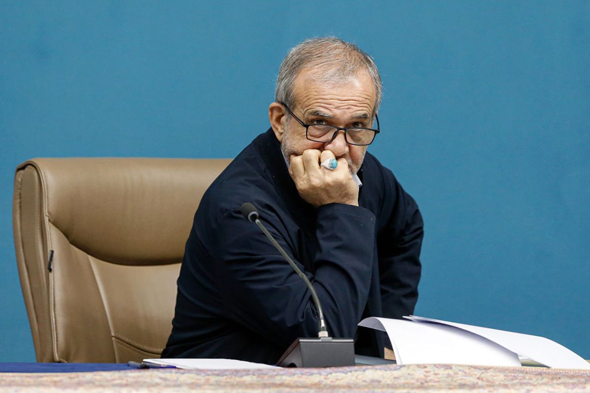 ببینید| بگومگوی تند یک دانشجو با پزشکیان در روز دانشجو