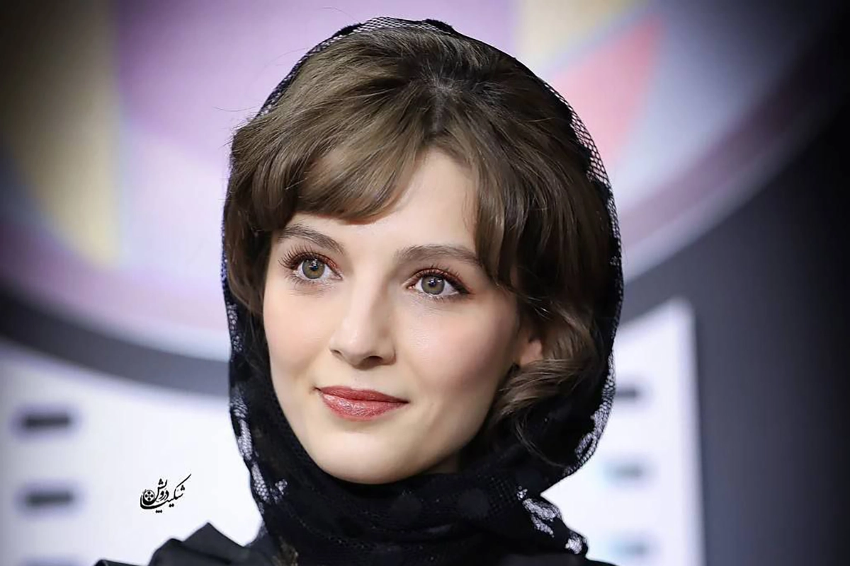 عکس| ژست معنادار مهسا حجازی بازیگر سریال تاسیان وسط خیابان