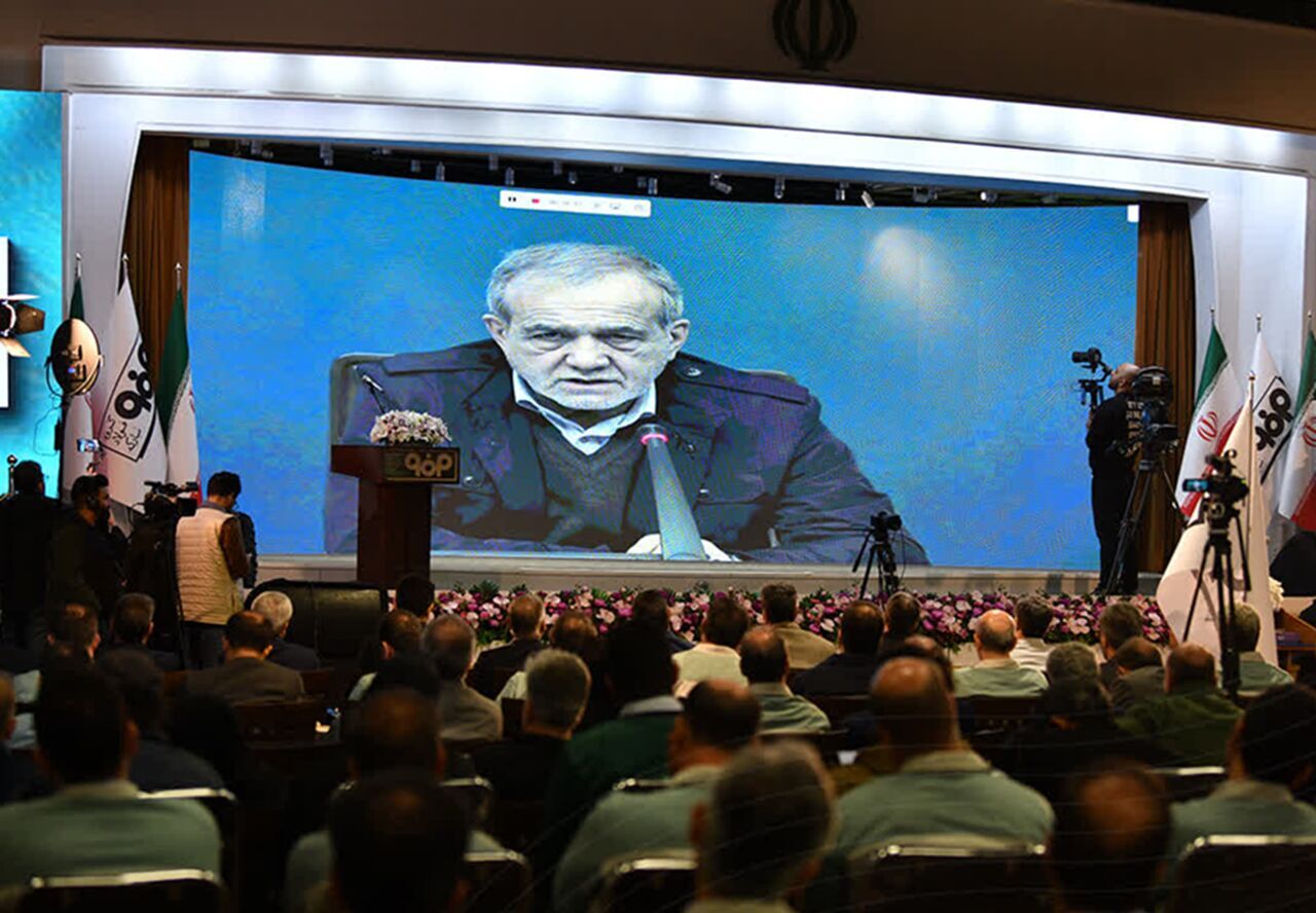 مساله غامض اظهارنظرهای بی سر و ته | رییس جمهور جز سفید و سیاه رنگ دیگری بلند نیست؟ مساله غامض اظهارنظرهای بی سر و ته | رییس جمهور جز سفید و سیاه رنگ دیگری بلند نیست؟