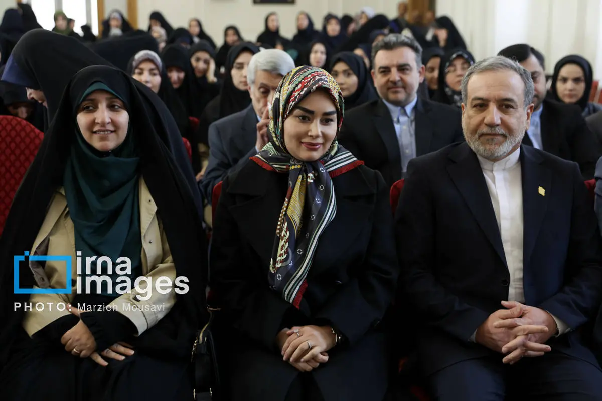 تصاویر عراقچی و همسرش در مراسم میلاد حضرت زهرا(س) تصاویر عراقچی و همسرش در مراسم میلاد حضرت زهرا(س)