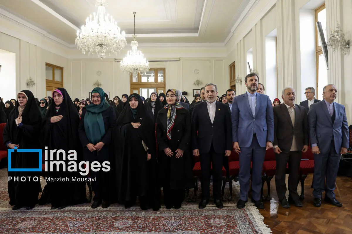 تصاویر عراقچی و همسرش در مراسم میلاد حضرت زهرا(س) تصاویر عراقچی و همسرش در مراسم میلاد حضرت زهرا(س)