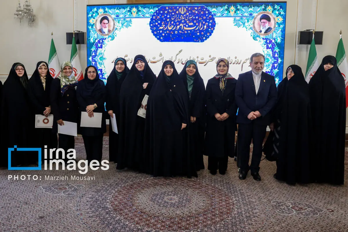 تصاویر عراقچی و همسرش در مراسم میلاد حضرت زهرا(س) تصاویر عراقچی و همسرش در مراسم میلاد حضرت زهرا(س)