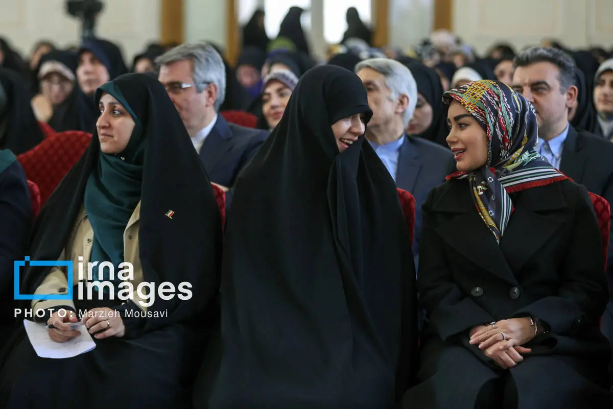 تصاویر عراقچی و همسرش در مراسم میلاد حضرت زهرا(س) تصاویر عراقچی و همسرش در مراسم میلاد حضرت زهرا(س)