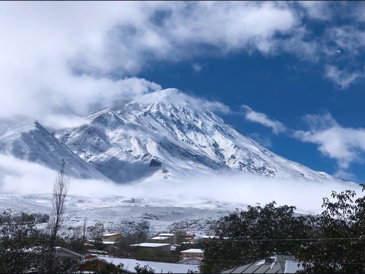 تصاویر دیدنی از پوشش برف بر قله دماوند و کوه‌های اطراف
