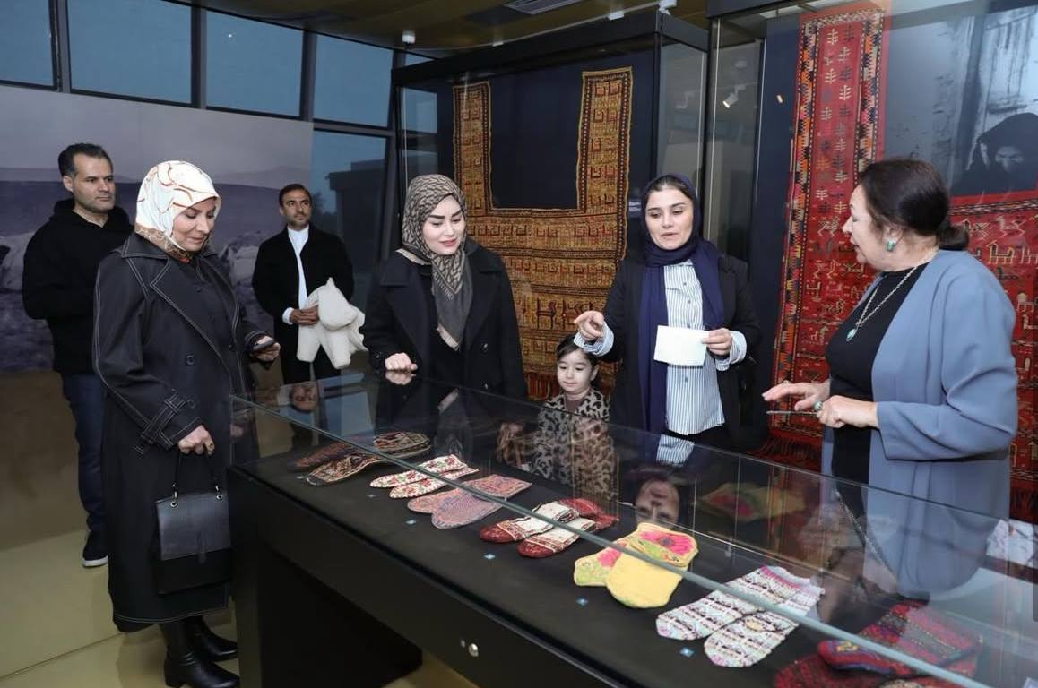 تصاویر| همسر و دختر عباس عراقچی در سفر به باکو تصاویر| همسر و دختر عباس عراقچی در سفر به باکو