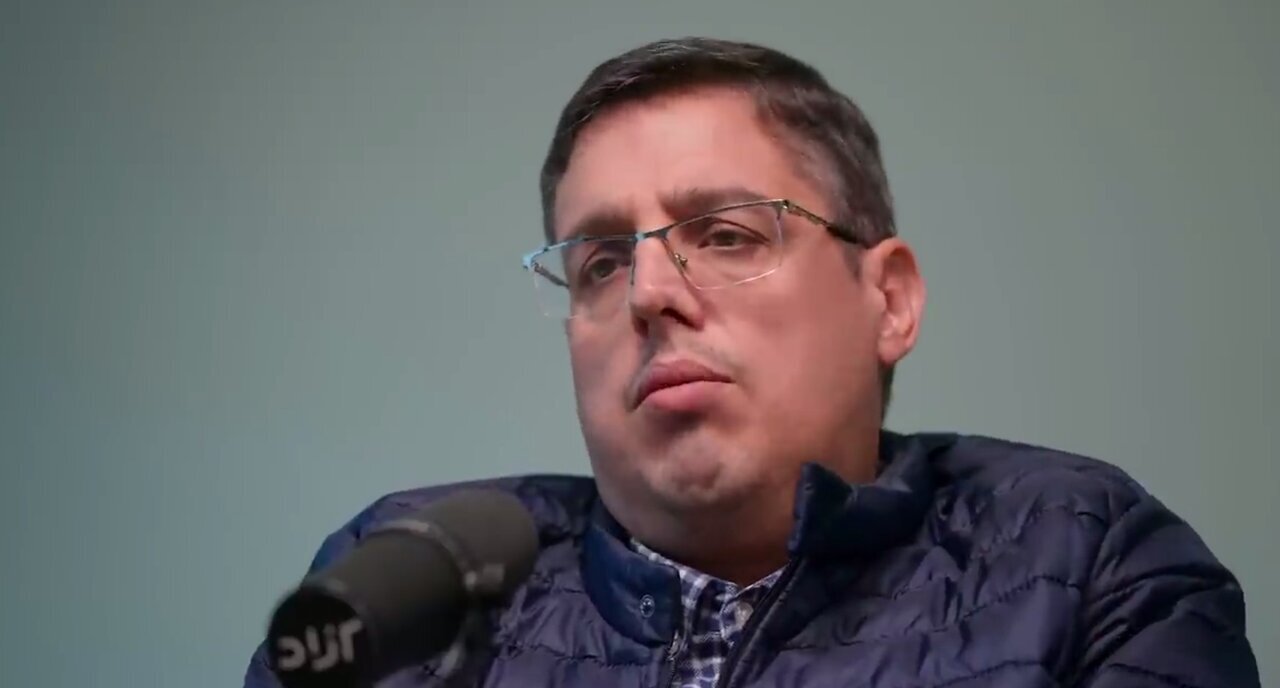 دغدغه معمار قانون حجاب درباره خودارضایی و تمکین جنسی زنان از شوهر| چرا یک نفر آقای اقبالی را از برق نمیکشد؟ دغدغه معمار قانون حجاب درباره خودارضایی و تمکین جنسی زنان از شوهر| چرا یک نفر آقای اقبالی را از برق نمیکشد؟