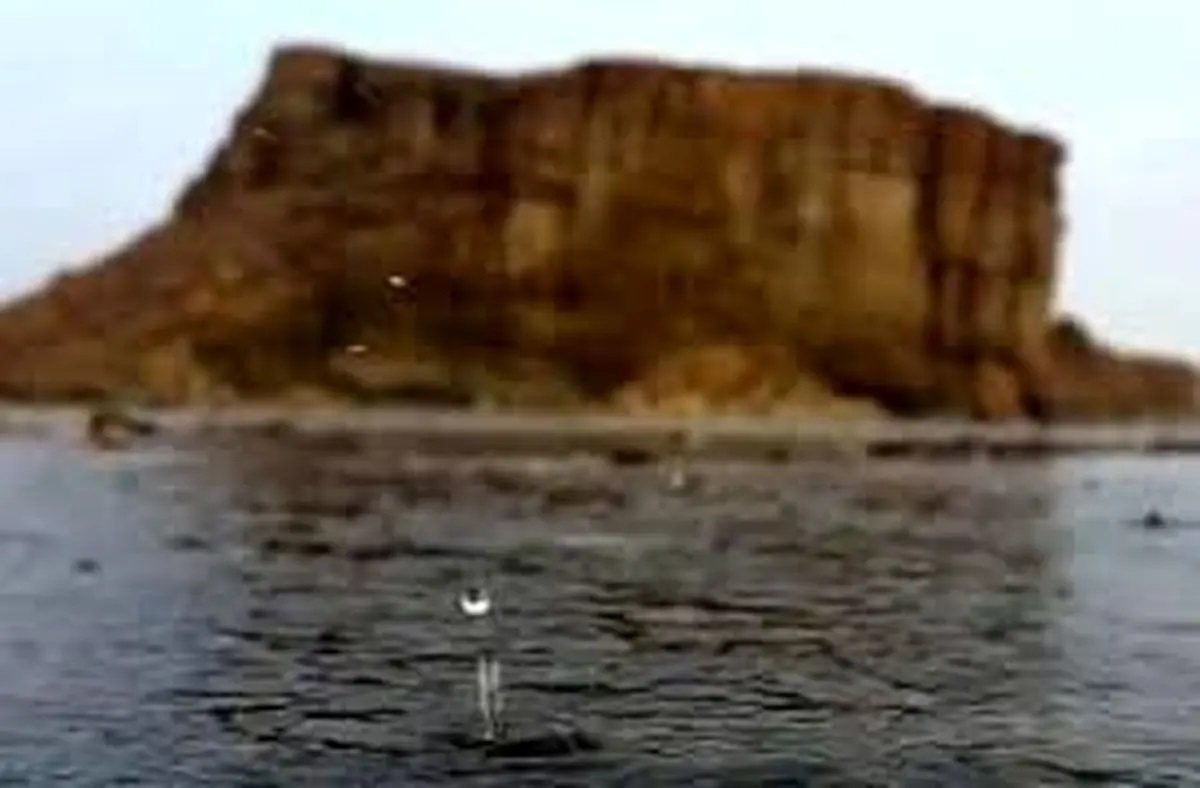 ببینید| بارش باران بر پیکر بی‌جان دریاچه ارومیه