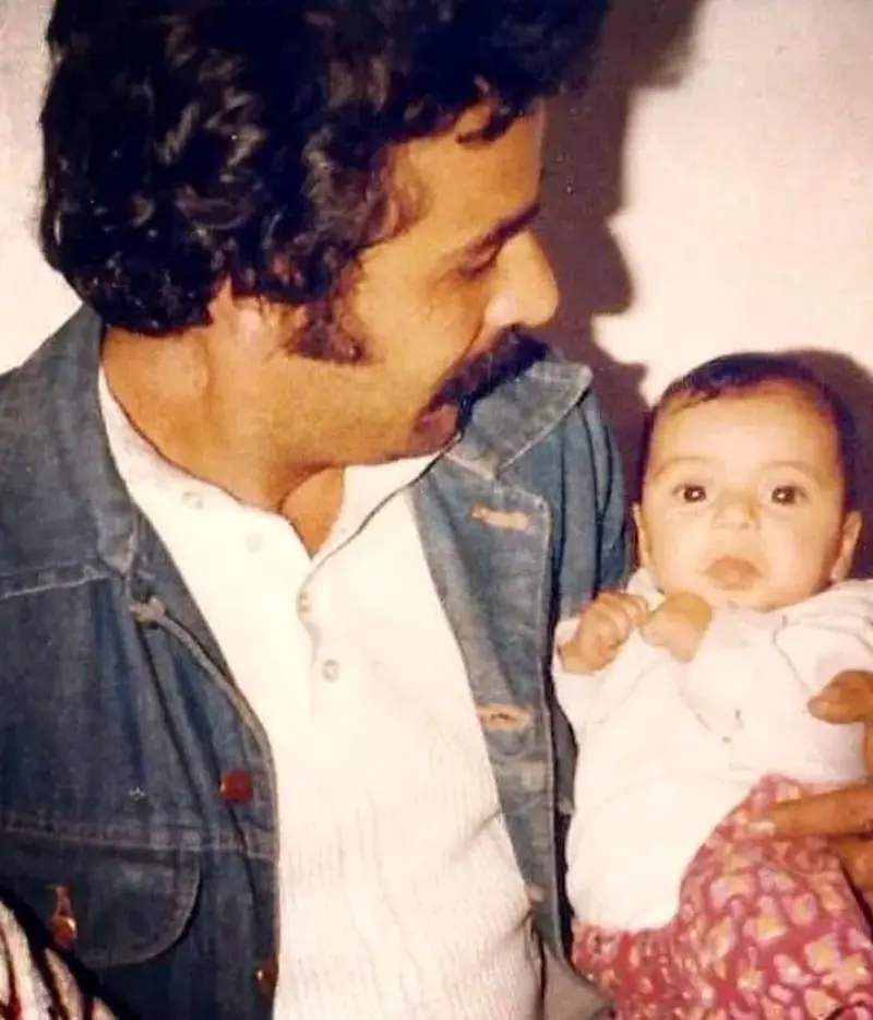 عکس| نوزادی رویا میرعلمی در آغوش پدرش؛ سال ۵۷ عکس| نوزادی رویا میرعلمی در آغوش پدرش؛ سال ۵۷