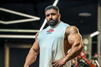 عکس| گردنبند و دستبند طلای سنگین وزن هادی چوپان با نقشه ایران