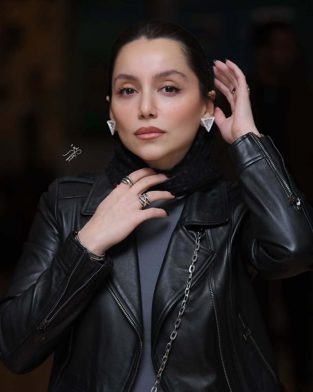 (عکس) استایل و ژستهای نازنین بیاتی مورد توجه قرار گرفت (عکس) استایل و ژستهای نازنین بیاتی مورد توجه قرار گرفت