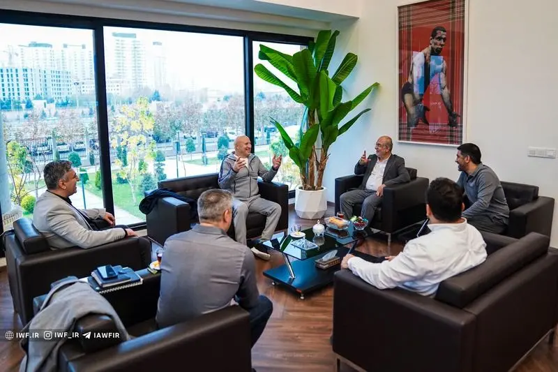 عکس| تابلو عجیب در اتاق علیرضا دبیر در فدراسیون کشتی عکس| تابلو عجیب در اتاق علیرضا دبیر در فدراسیون کشتی