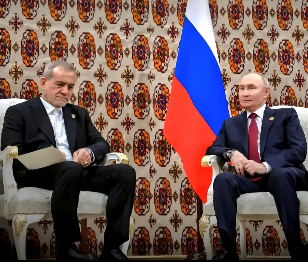 انتقاد تند سعید شریعتی از یادداشتبرداری پزشکیان در دیدار با پوتین پزشکیان و پوتین