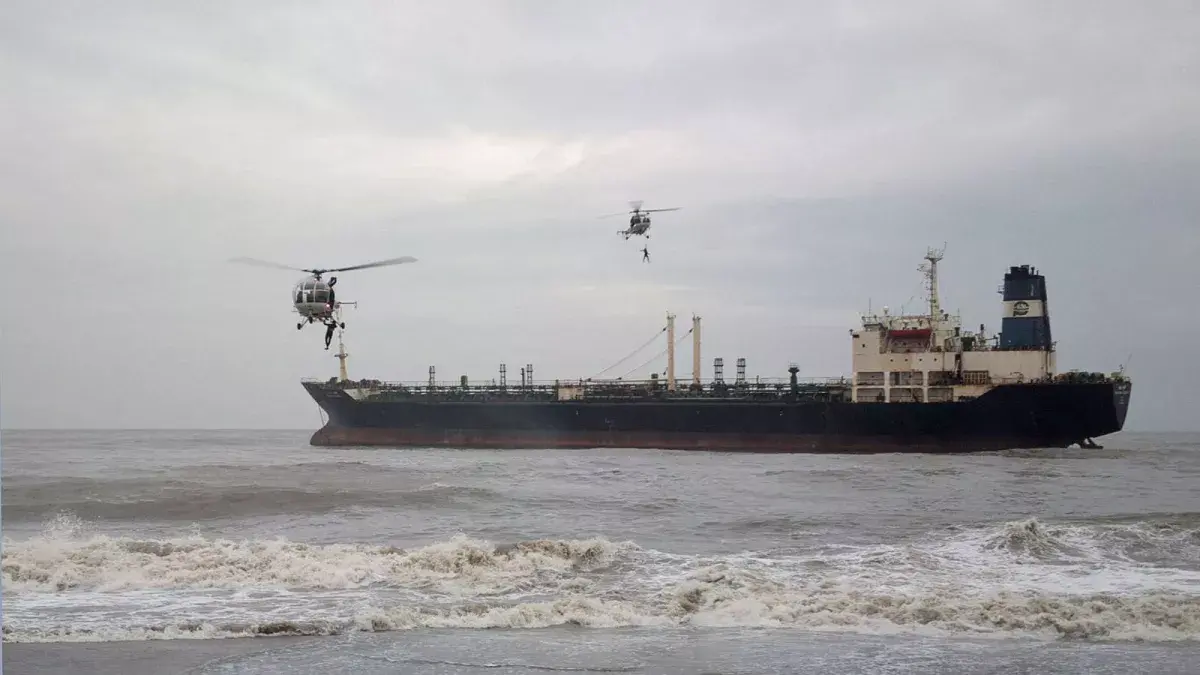 گزارش وال‌استریت ژورنال از ادعای حمله آمریکا به یک کشتی مرتبط با ایران