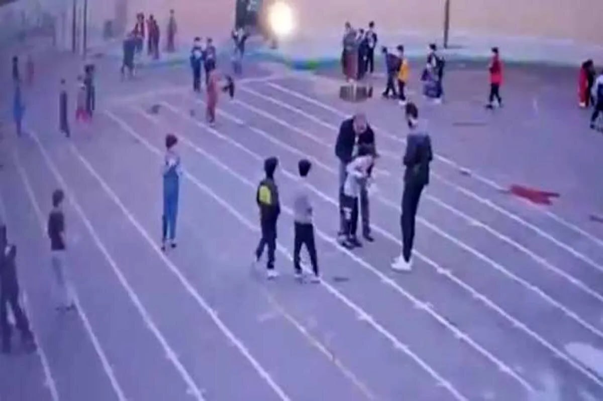 ببینید| لحظه نجات دانش آموز در حال خفه شدن توسط معلم در تبریز